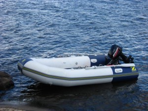 Надувная лодка для рыбалки на море