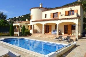 Куда обратиться, если вы хотите купить недвижимость в Испании?